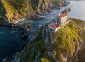Journaway Spanien Norden Strand Kirche