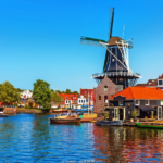 ReisenAktuell Arielle Holland Frühling Windmühle Haarlem