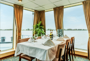 Reisen Aktuell Arielle Queen Donauromantik Pur Restaurant