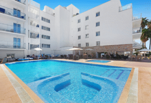 Reisen Aktuell Mallorca Mandelblüte Hotel Sant Jordi Außenpool