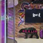 Reisen Aktuell Berlin Moxy Berlin Humboldhain Park Eingangsbereich