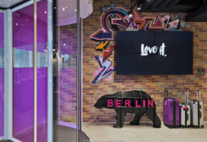 Reisen Aktuell Berlin Moxy Berlin Humboldhain Park Eingangsbereich