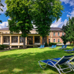 Reisen Aktuell Unterfranken Grand Hotel Kaiserhof Victoria Liegewiese