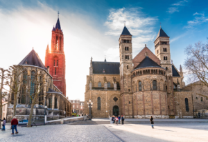 Reisen Aktuell Maastricht St Johannes Kirche Und Servatius Basilika Am Vrijthof