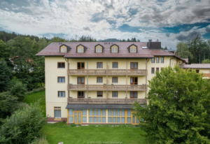 Reisen Aktuell Bischofsmais Wagners Hotel Wastelsäge Außenansicht