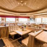 Reisen Aktuell Tirol Bergresort Seefeld Hunderestaurant