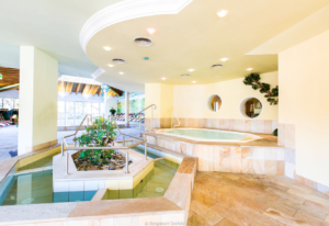 Reisen Aktuell Tirol Bergresort Seefeld Whirlpool