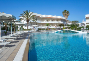 ReisenAktuell Rhodos Hotel Niriides Außenbereich